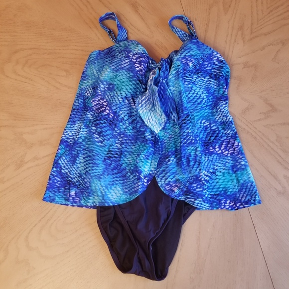 Shape solver Other - NWT shape solver plus size one piece swimsuit